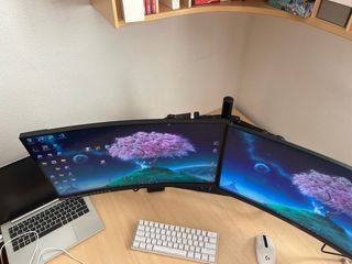 Dos Pantallas Curvas 145Hz