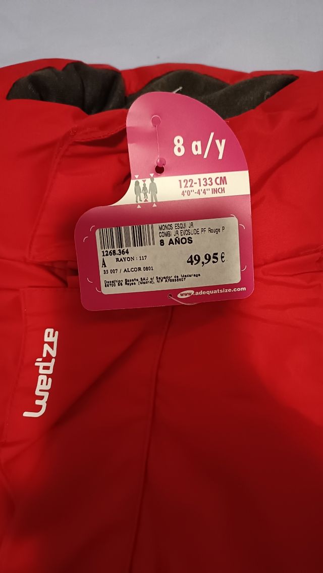 Mono de nieve rojo y blanco 
Talla 8 años 