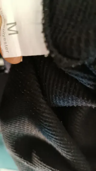 Falda pantalón negra y camiseta talla L