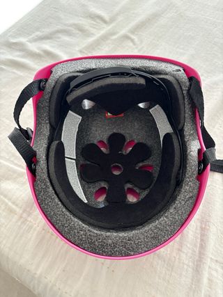 Casco rosa para patinar con estrellas