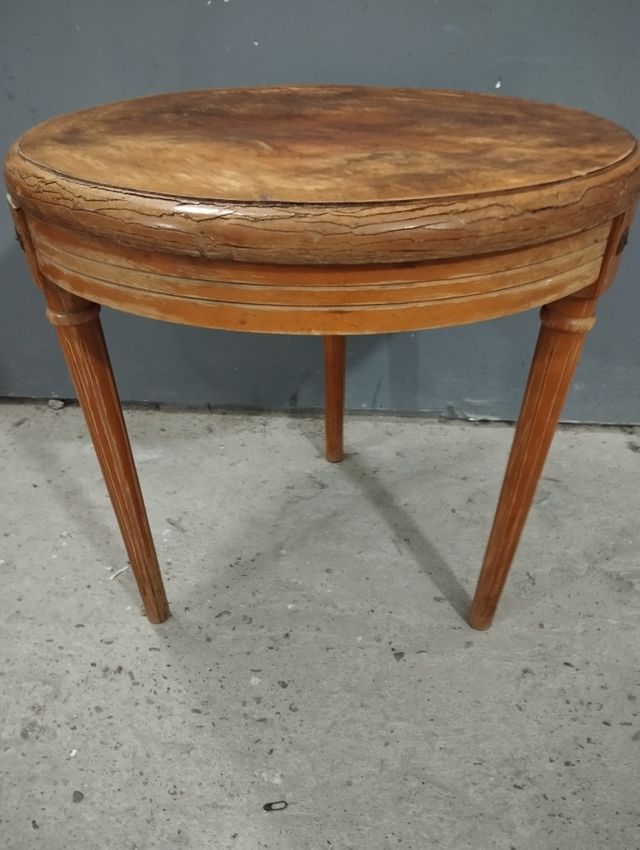 Auxiliar antigua de madera  60 x 60