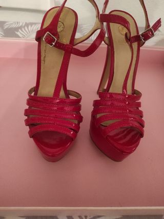 Zapatos de tacón rosa fucsia 