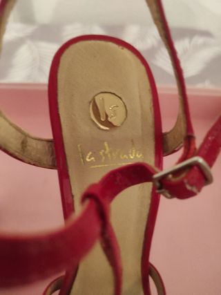 Zapatos de tacón rosa fucsia 