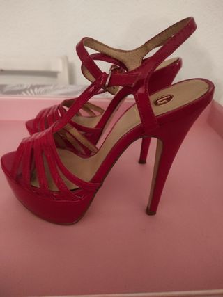 Zapatos de tacón rosa fucsia 