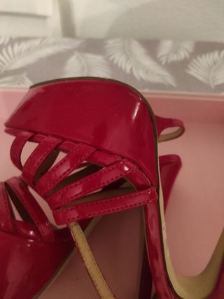 Zapatos de tacón rosa fucsia 