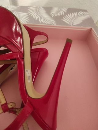 Zapatos de tacón rosa fucsia 