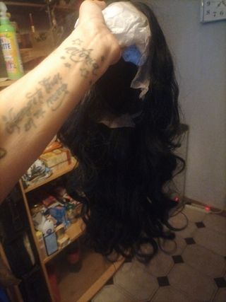 Peluca larga ondulada negra