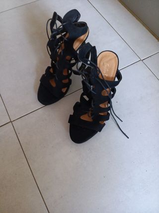 Sandalias de tiras negras talla 39