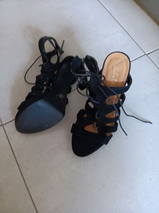 Sandalias de tiras negras talla 39