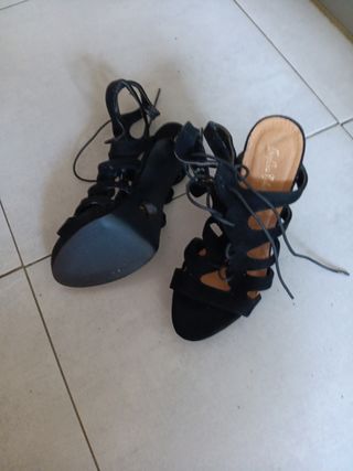 Sandalias de tiras negras talla 39