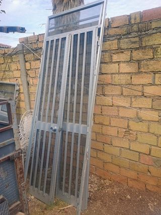 Puerta doble de aluminio con cristal