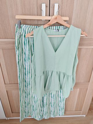 Conjunto pantalón y top verde