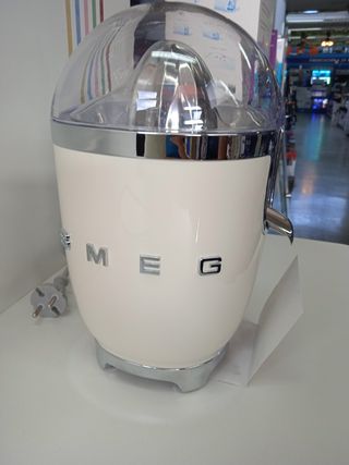 Exprimidor Smeg CJF11CREU Crema