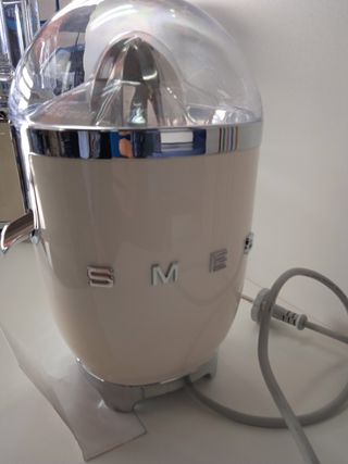 Exprimidor Smeg CJF11CREU Crema