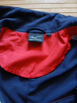 Chaqueta deportiva Mizuno azul y blanca