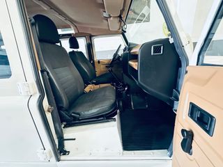Land Rover Defender 2010