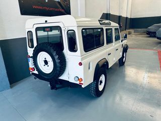 Land Rover Defender 2010