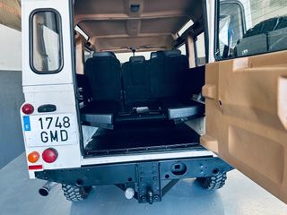 Land Rover Defender 2010