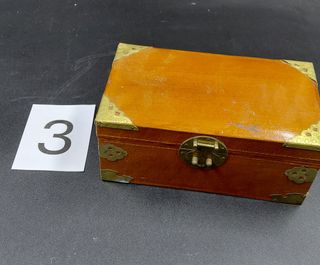 Scatoletta in legno e similpelle