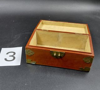 Scatoletta in legno e similpelle