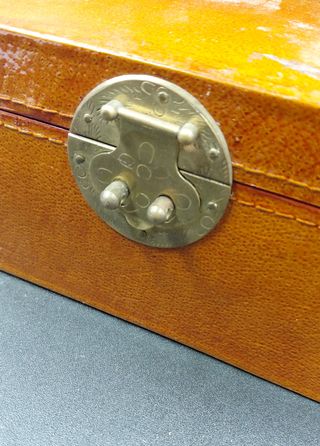 Scatoletta in legno e similpelle