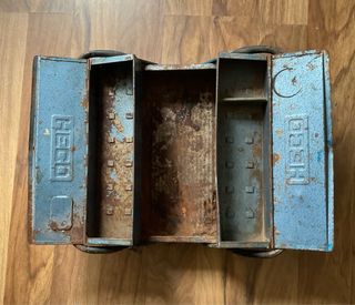 Caja de herramientas vintage azul HECO