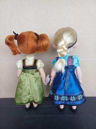 Elsa e Anna di Frozen della collezione Disney Animators con Olaf e Kristoff.