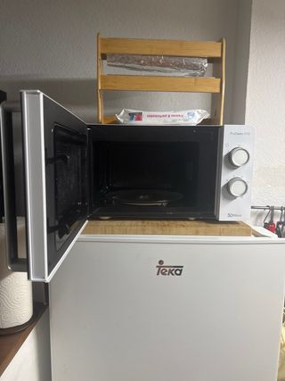 Like New! Microwave Cecotec + Fan Silvercrest