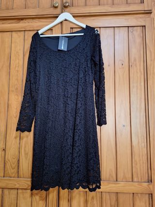 Vestido negro de encaje