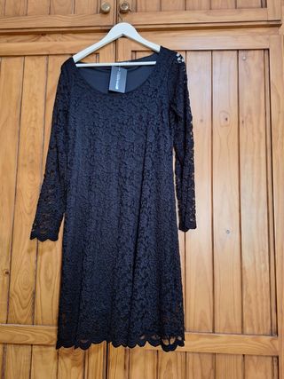 Vestido negro de encaje