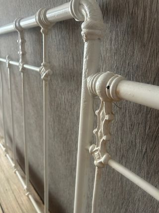 Cabecero antiguo de forja blanco