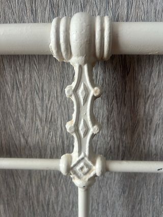 Cabecero antiguo de forja blanco