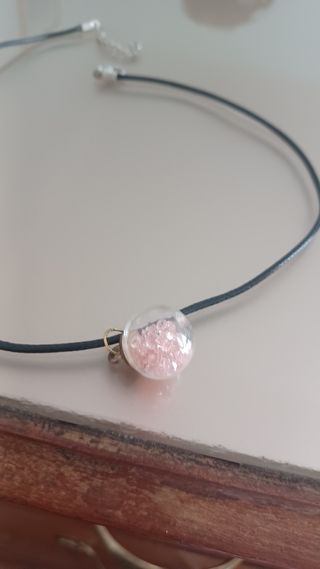 Collana con ciondolo sfera glitter rosa
