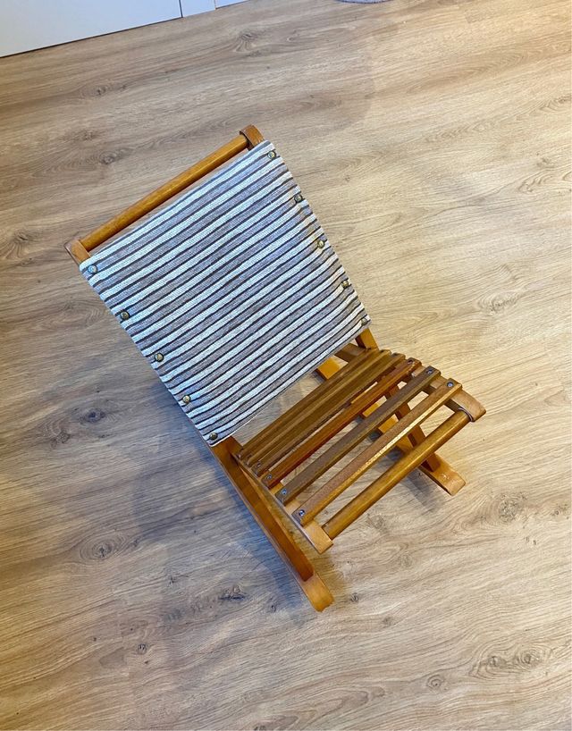 Reposapiés de madera multicolor