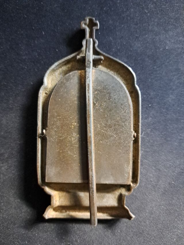 Capilla de metal, con imagen San  José Esmaltada.