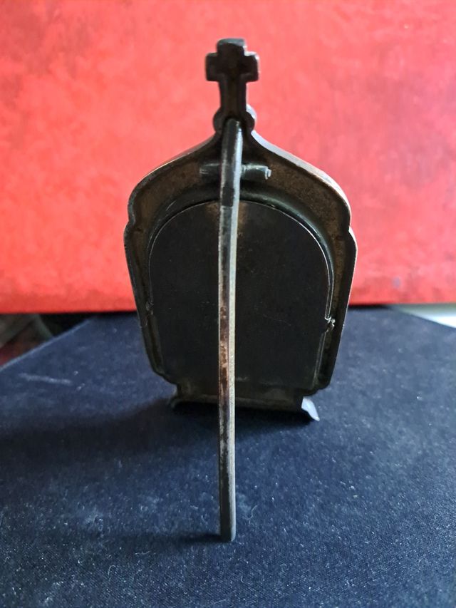 Capilla de metal, con imagen San  José Esmaltada.