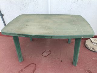Mesa de plástico verde para exterior