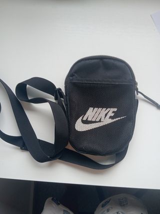Riñonera Nike Negra