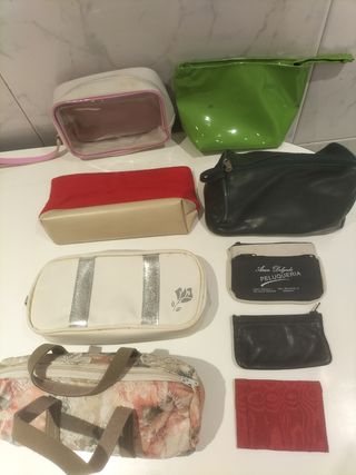 Lote de neceseres y monederos