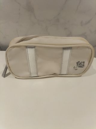 Lote de neceseres y monederos