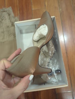 Zapatos de fiesta y chal a juego