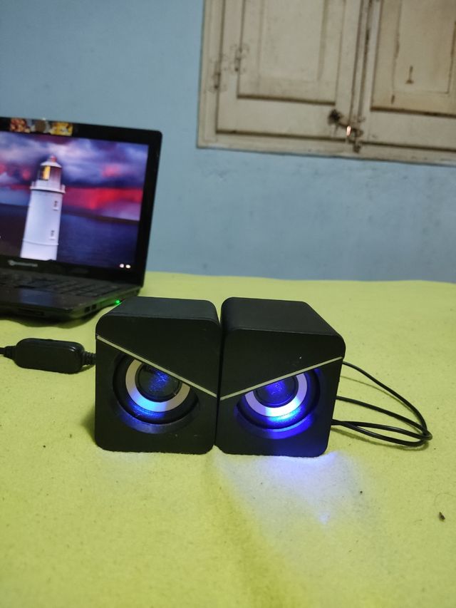 Altavoces PC Negros con Luces LED