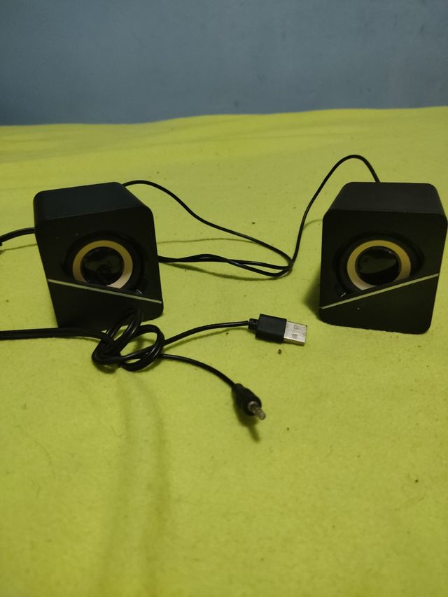 Altavoces PC Negros con Luces LED