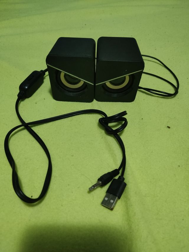 Altavoces PC Negros con Luces LED