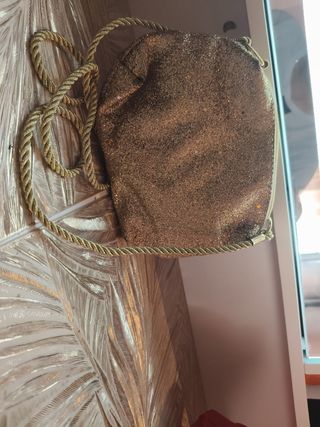 Bolso de fiesta dorado con purpurina
