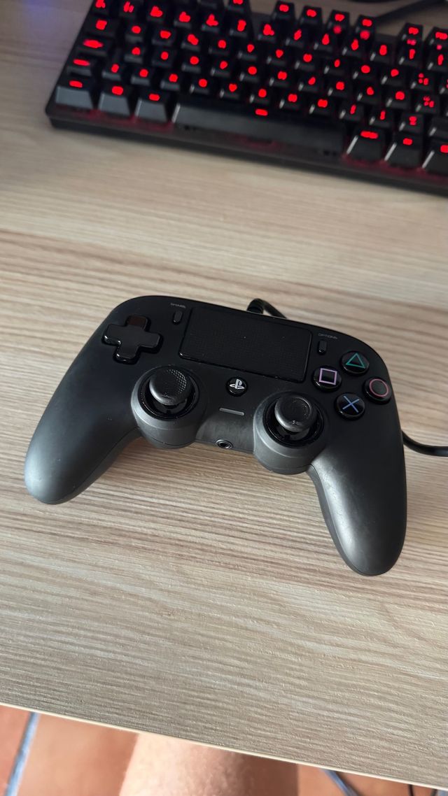 Mando Nacon para PS4 y PC con Cable USB