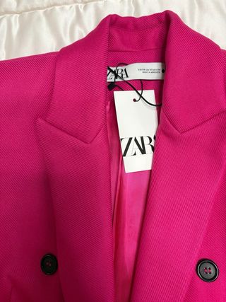 Abrigo Zara Fucsia
Nuevo, sin estrenar 