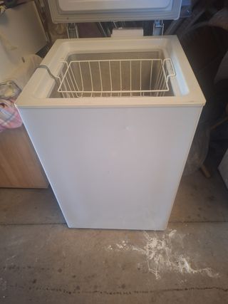 Congelador blanco con cesta marca saivod