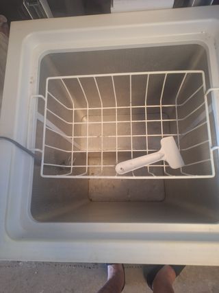 Congelador blanco con cesta marca saivod