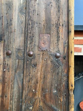 Puerta de madera antigua rústica